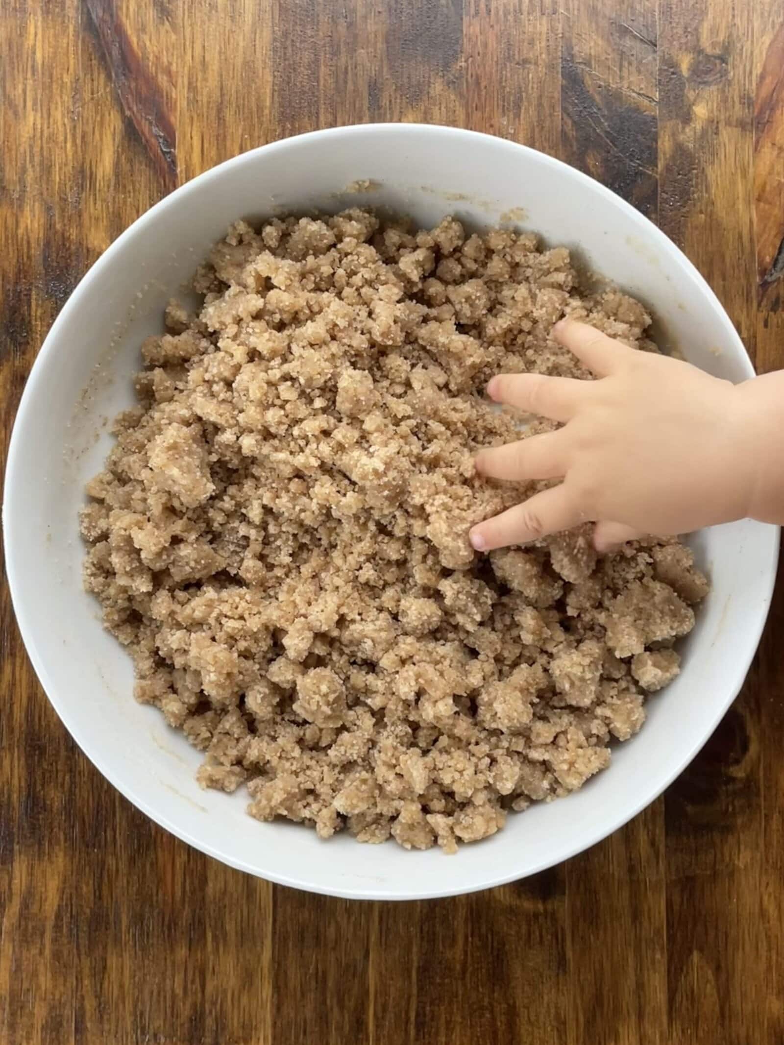 brown sugar crumble, kids hand in streusel