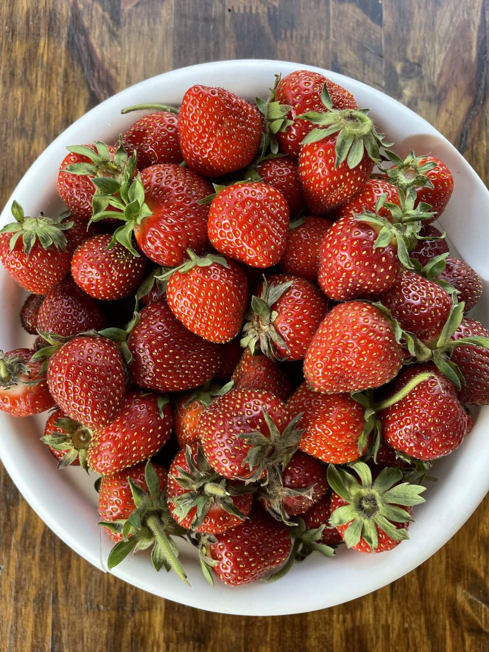 strawberries, strawberry rhubarb jam ingredients