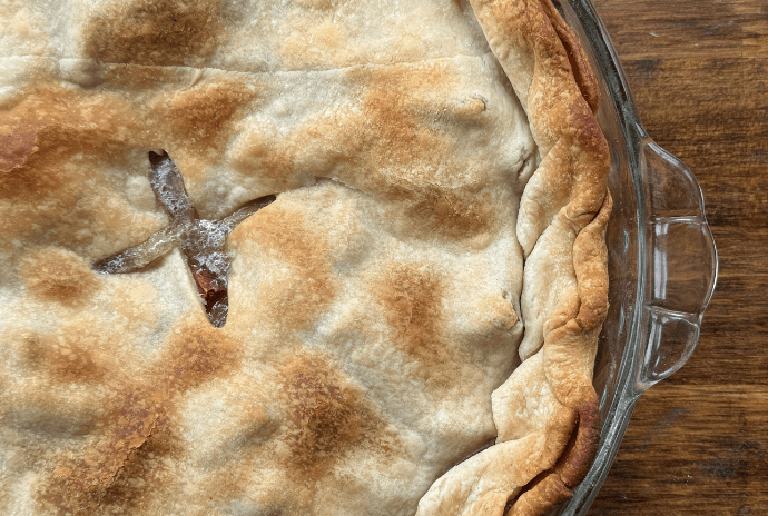 rhubarb pie with traditional crust in the glass pie dish