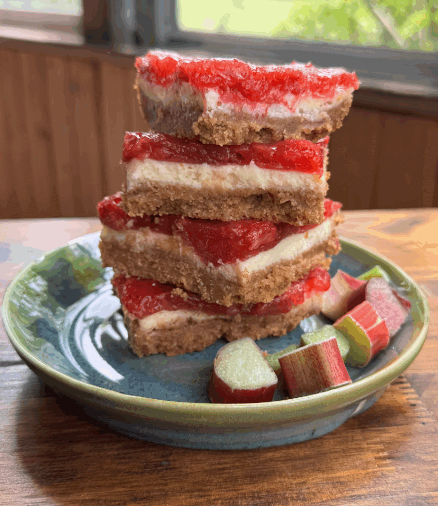strawberry rhubarb cheesecake bars