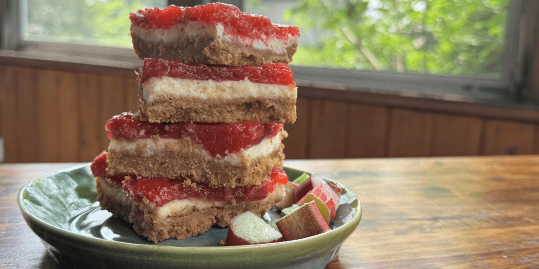 strawberry rhubarb cheesecake bars