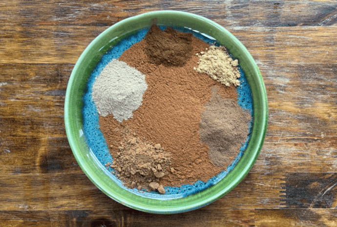 apple pie spice ingredients, cinnamon, nutmet, cardamom, cloves, ginger, allspice