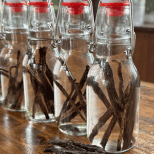 homemade vanilla extract in giftable jars
