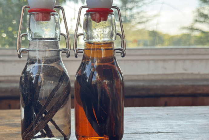 homemade vanilla extract before and after it is done in small giftable bottles