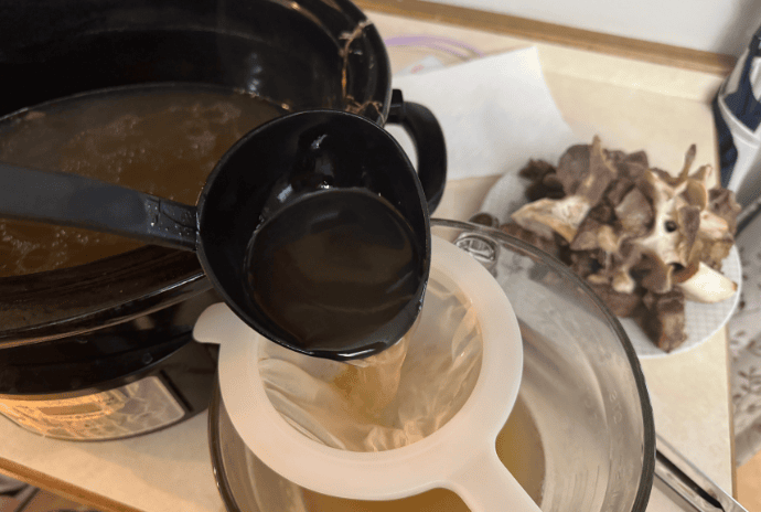 straining beef broth from slow cooker 